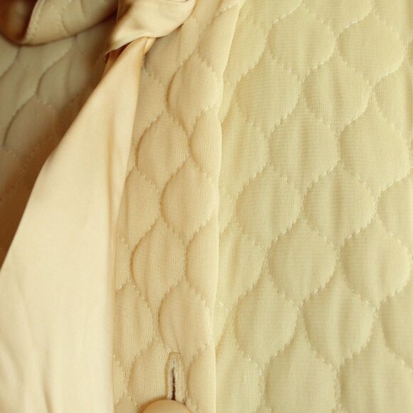 Vintage 1960s Robe, Gossard Artemis Golden Yellow Quilted Bed Jacket, Pointed - Picture 5 of 10
